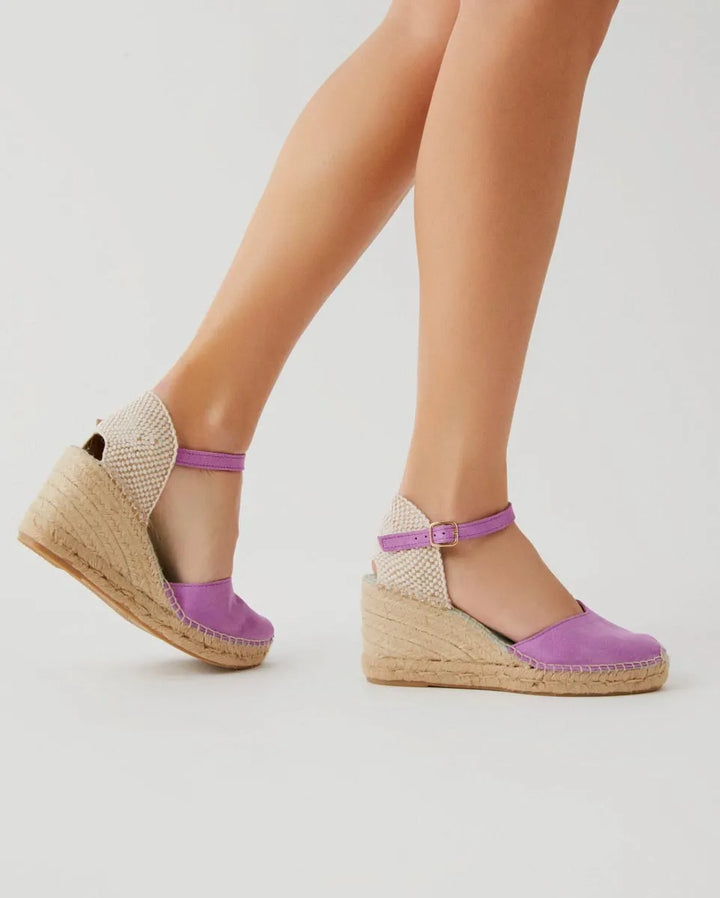 Alpargatas con hebilla y cuña media color lila | Atria