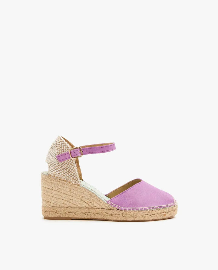 Alpargatas con hebilla y cuña media color lila | Atria