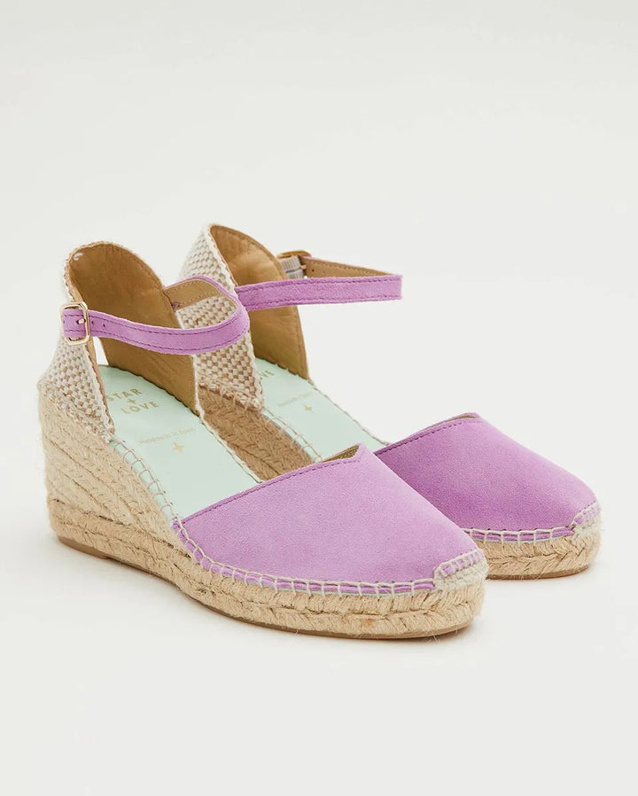 Alpargatas con hebilla y cuña media color lila | Atria