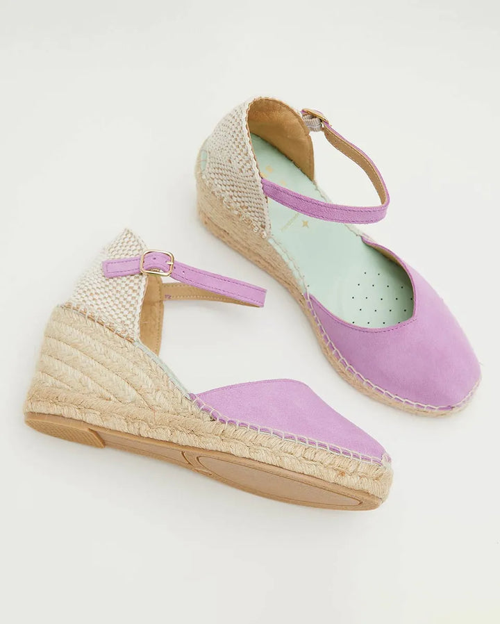 Alpargatas con hebilla y cuña media color lila | Atria