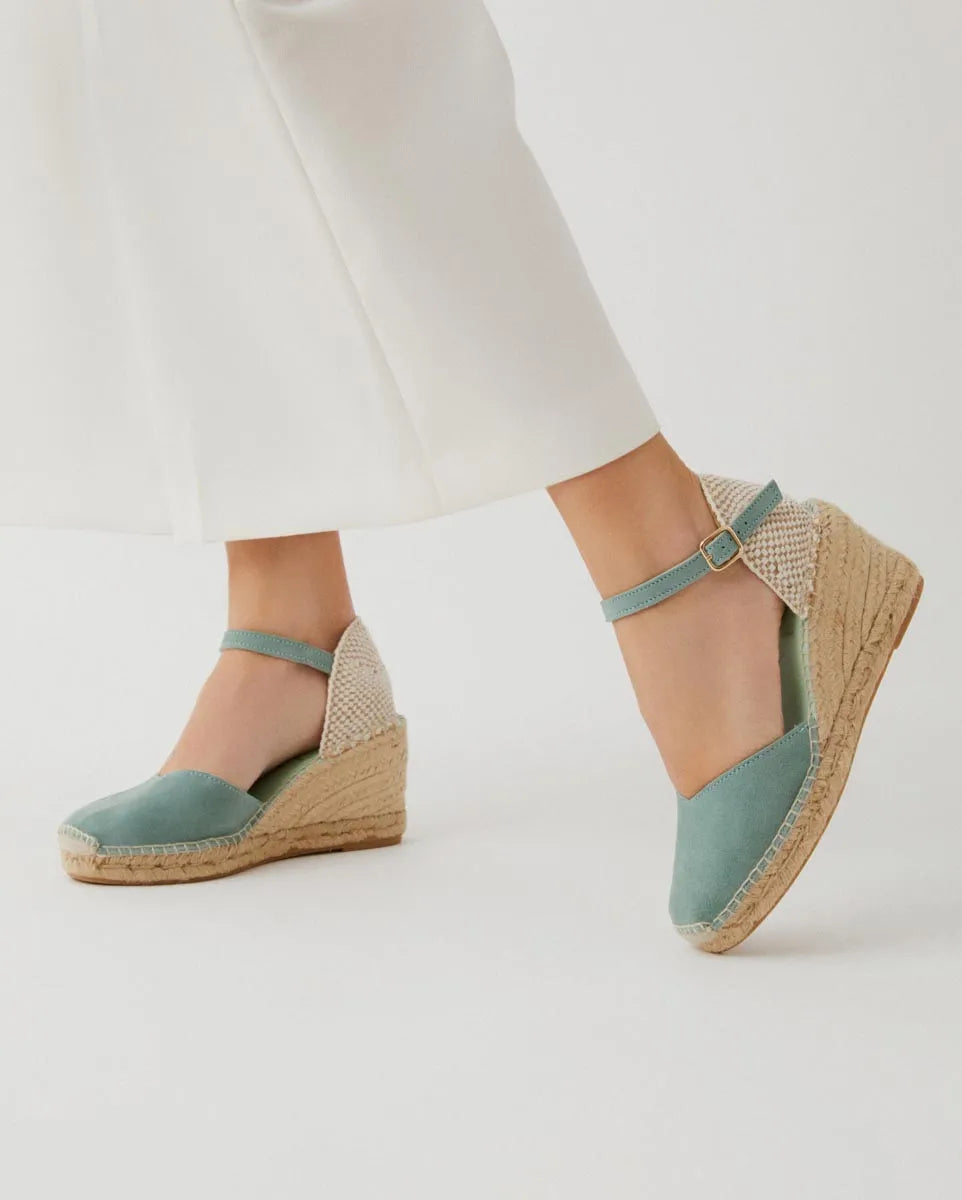 Alpargatas con pulsera color azul malibú | Atria
