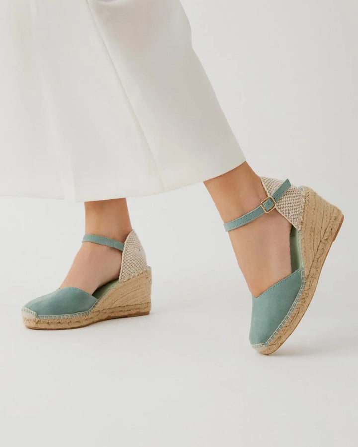 Alpargatas con pulsera color azul malibú | Atria