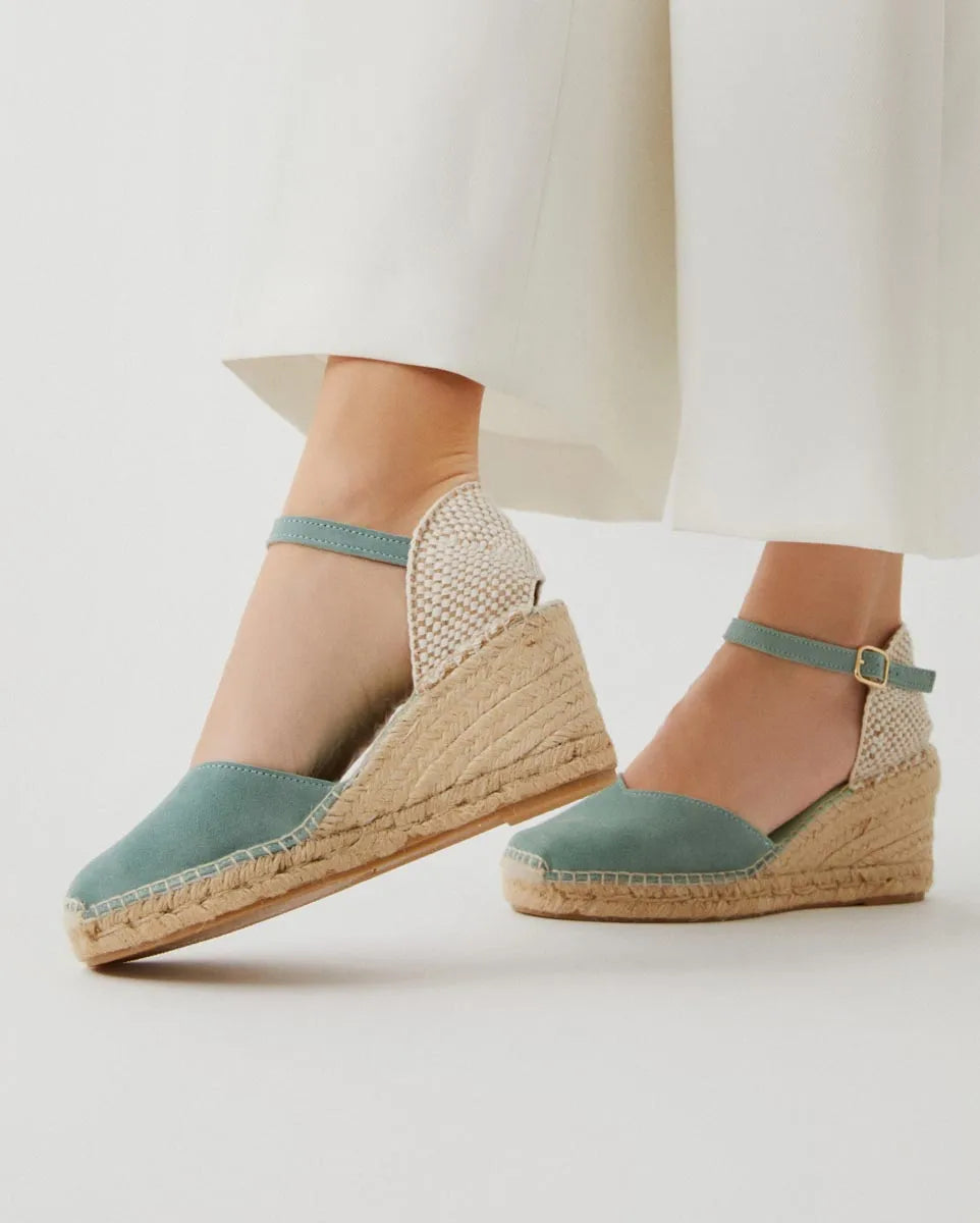 Alpargatas con pulsera color azul malibú | Atria