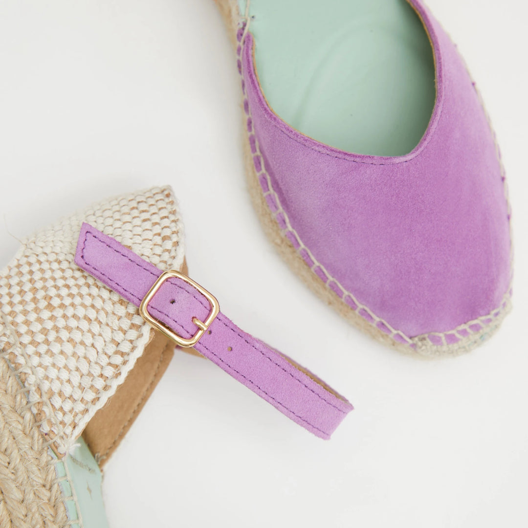Alpargatas con pulsera cuña alta en tonos lila | Carinae
