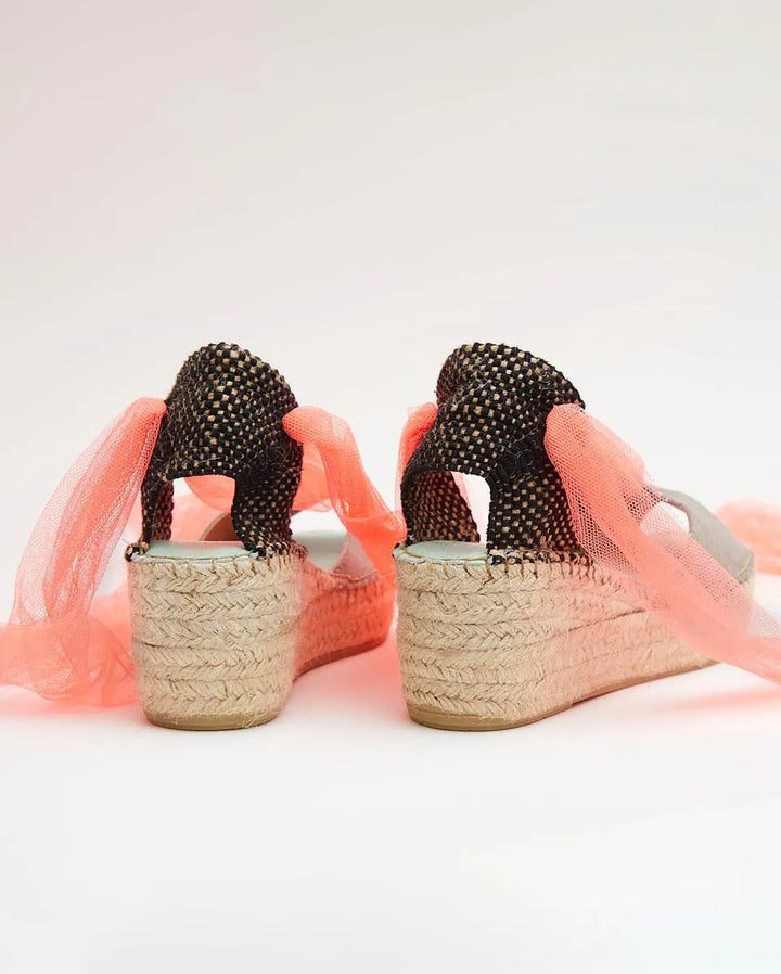 Alpargata con cuña media y cinta de tul color rosa coral | Enif 121