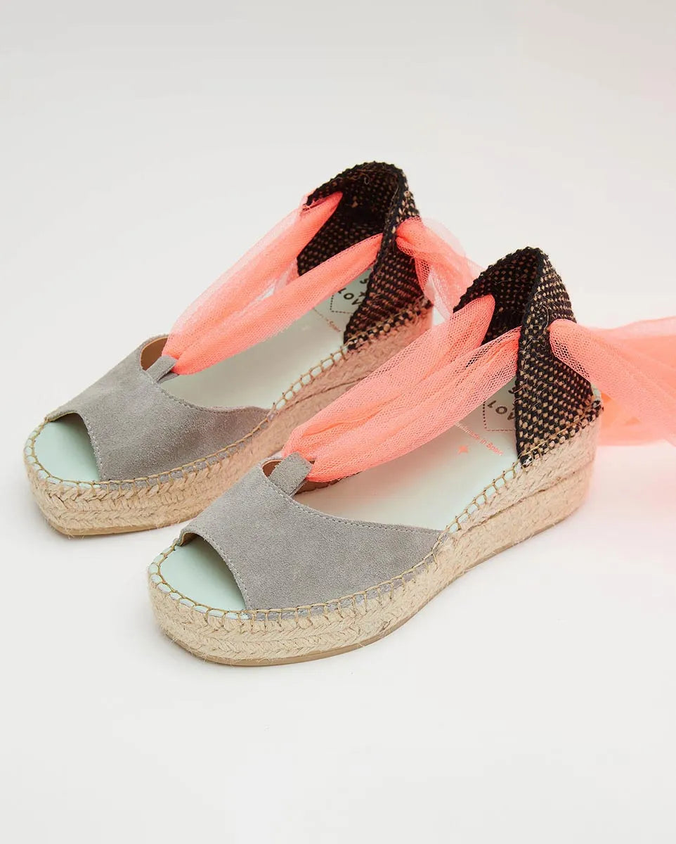 Alpargata con cuña media y cinta de tul color rosa coral | Enif 121