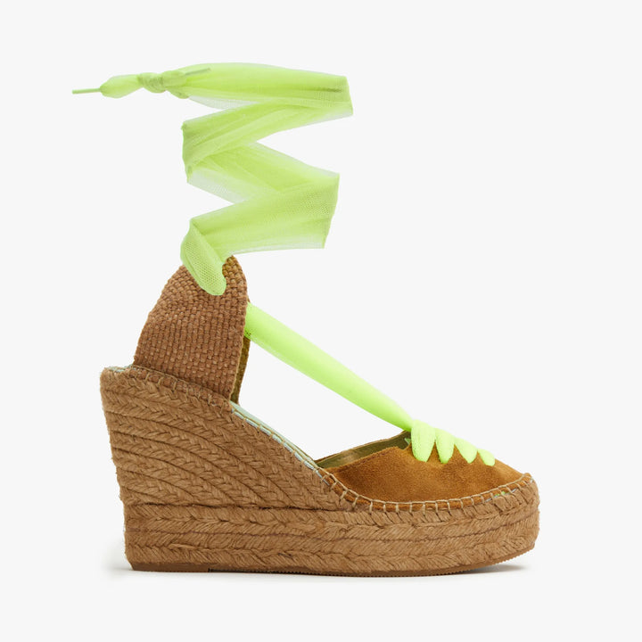 Cuñas canela y amarillo fluor con cinta de tul | Meridian 121