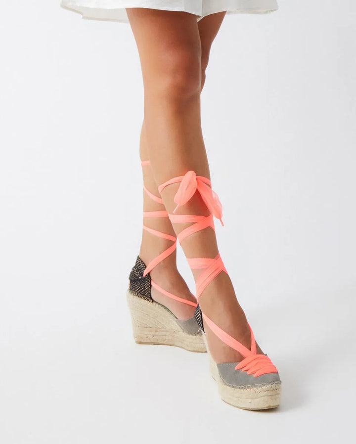 Alpargatas valenciana con cinta tul rosa coral fluor | Meridian 121