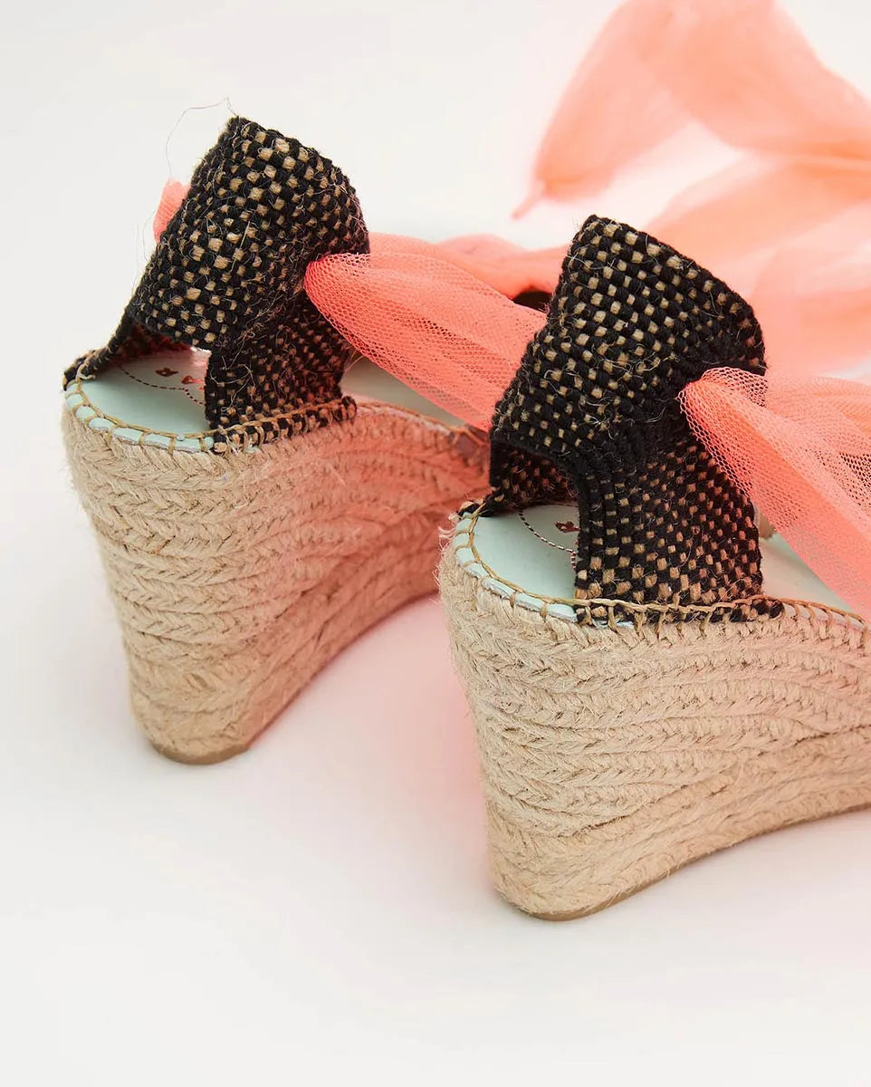 Alpargatas valenciana con cinta tul rosa coral fluor | Meridian 121