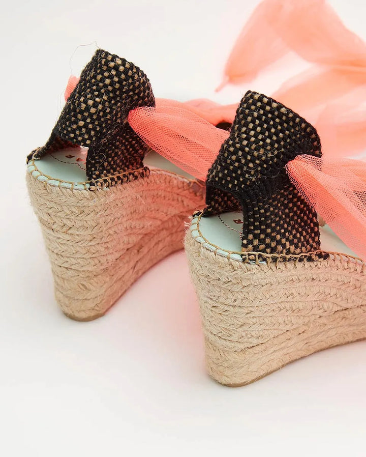 Alpargatas valenciana con cinta tul rosa coral fluor | Meridian 121