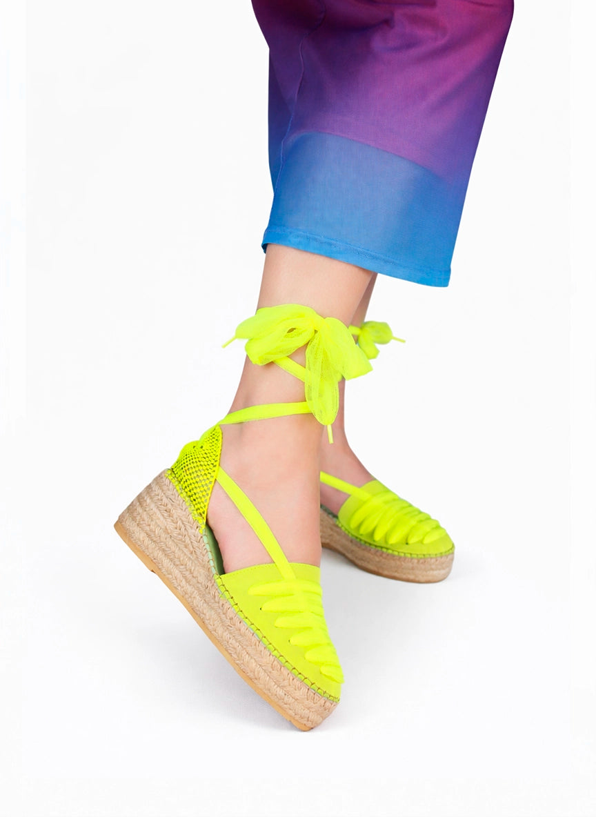 Alpargatas cuña media amarillo flúor con cintas | Aquila 19