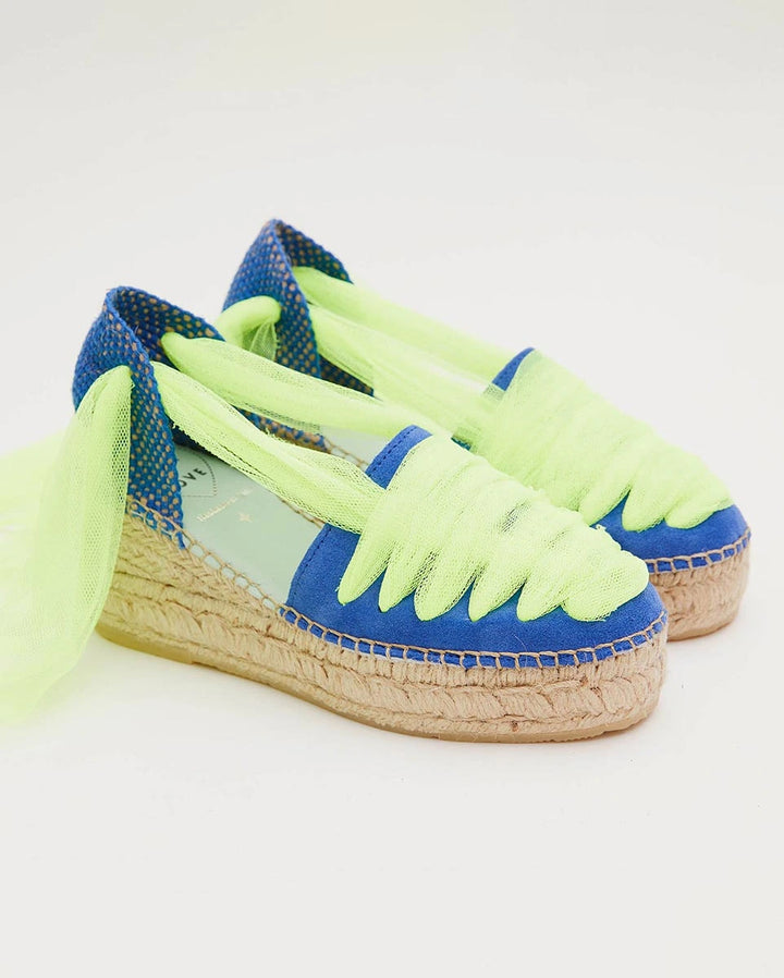 Alpargatas cuña baja color azul y cinta amarillo flúor | Aquila 121