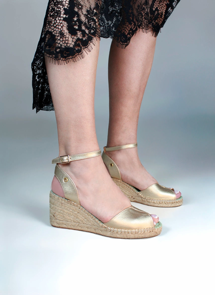 Alpargatas doradas con pulsera y cinta intercambiable | Aries 16