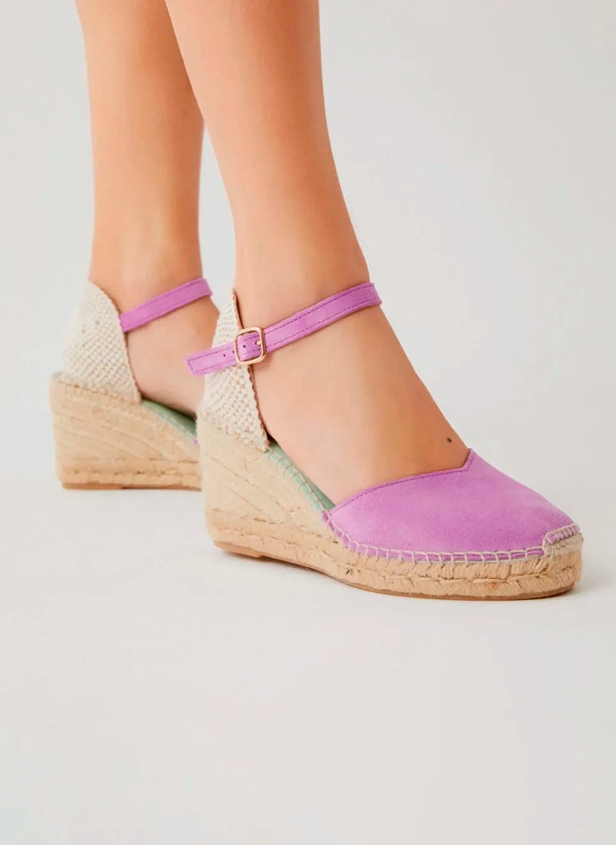 Alpargatas con hebilla y cuña media color lila | Atria
