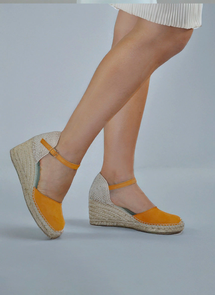 Alpargatas valencianas con hebilla en tono naranja | Atria