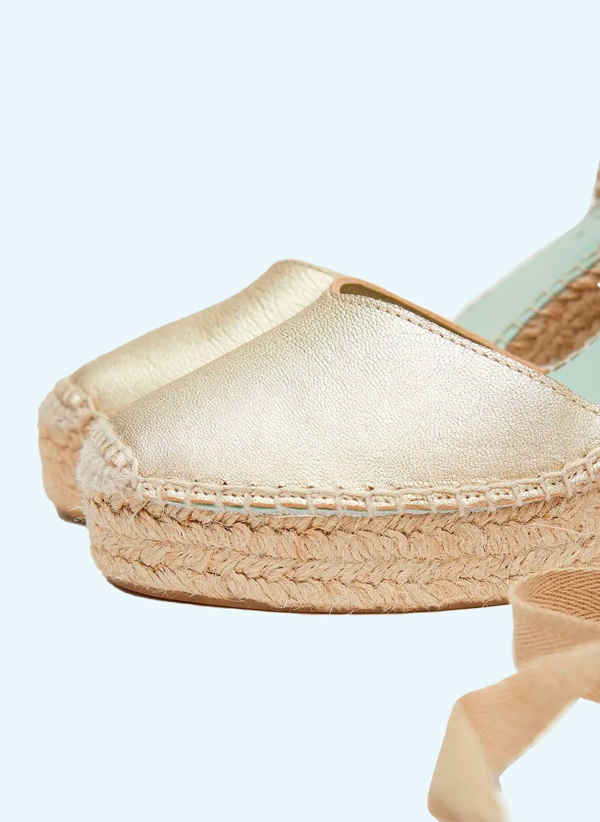 Alpargatas en piel color platino metalizado | Beta