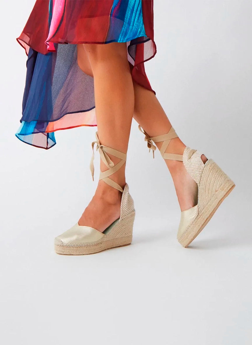 Alpargatas en piel color platino metalizado | Beta