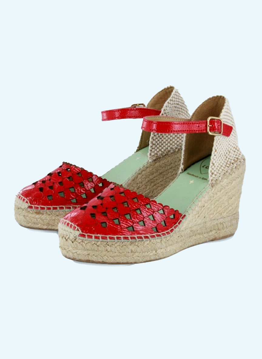 Alpargatas rojas de piel con corazones | Carinae 10