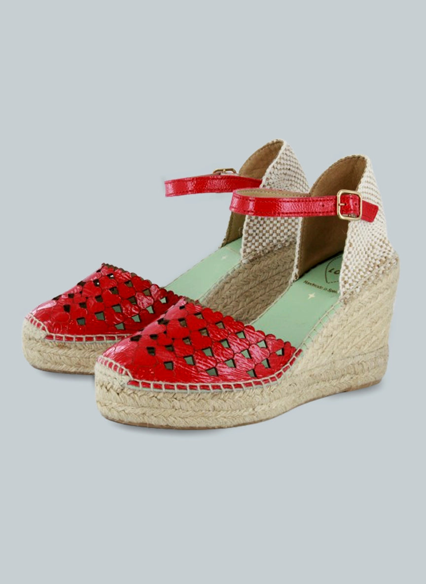 Alpargatas rojas de piel con corazones | Carinae 10