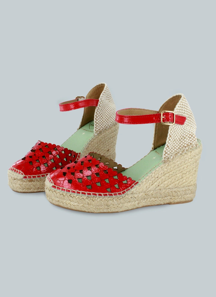 Alpargatas rojas de piel con corazones | Carinae 10