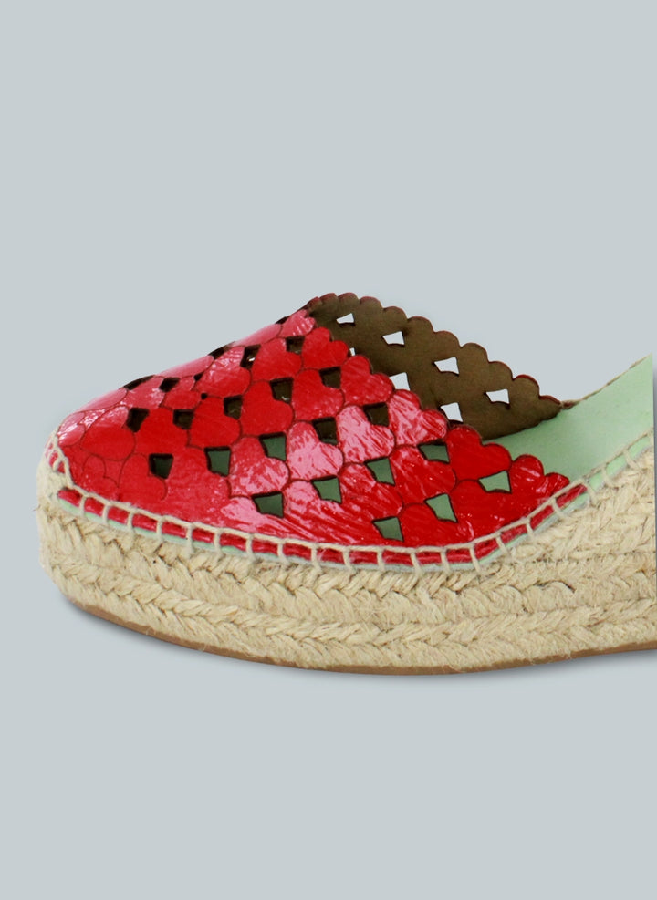 Alpargatas rojas de piel con corazones | Carinae 10