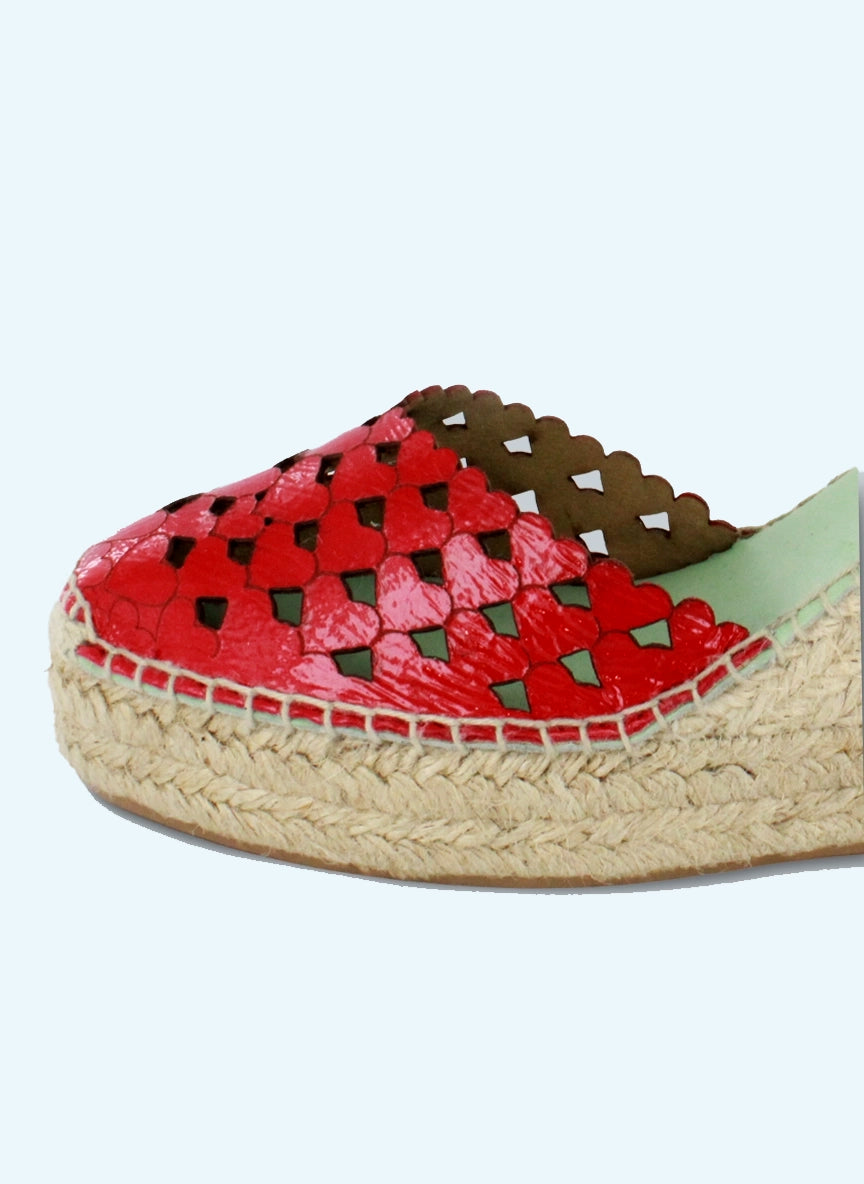 Alpargatas rojas de piel con corazones | Carinae 10