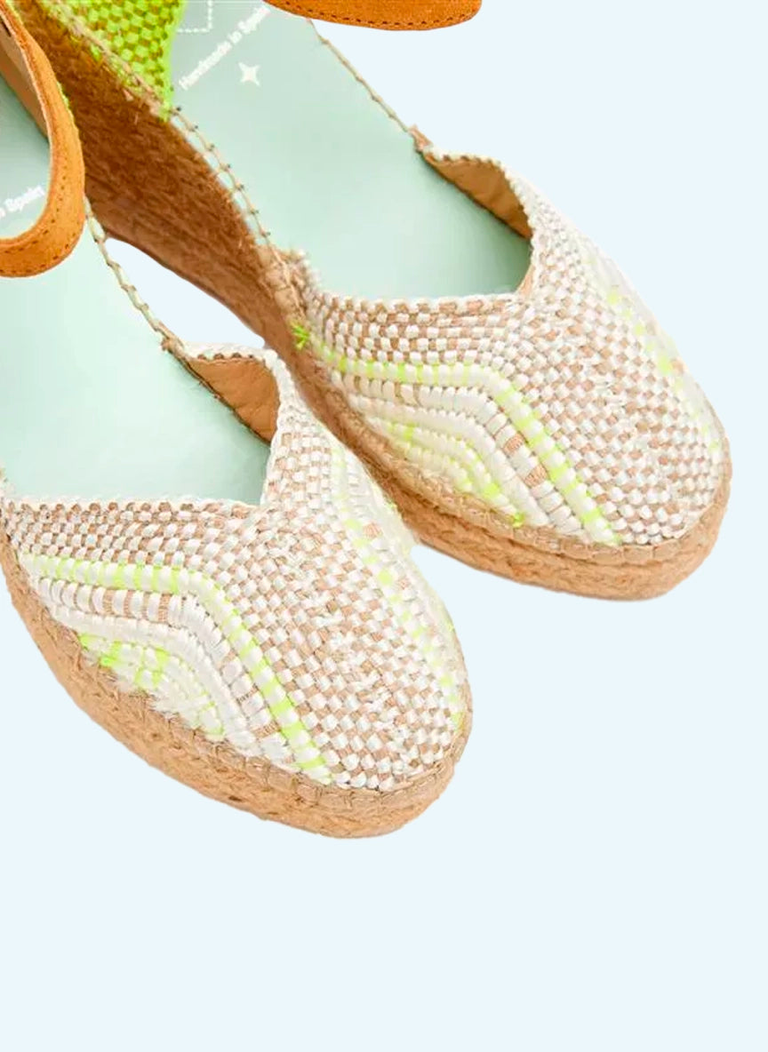 Cuñas altas beige y amarillo fluor con pulsera | Carinae 146