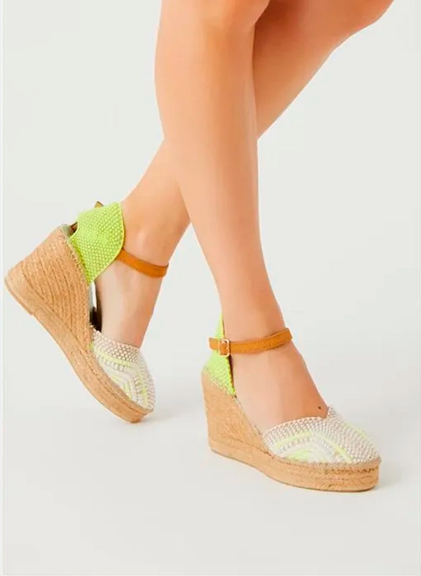 Cuñas altas beige y amarillo fluor con pulsera | Carinae 146