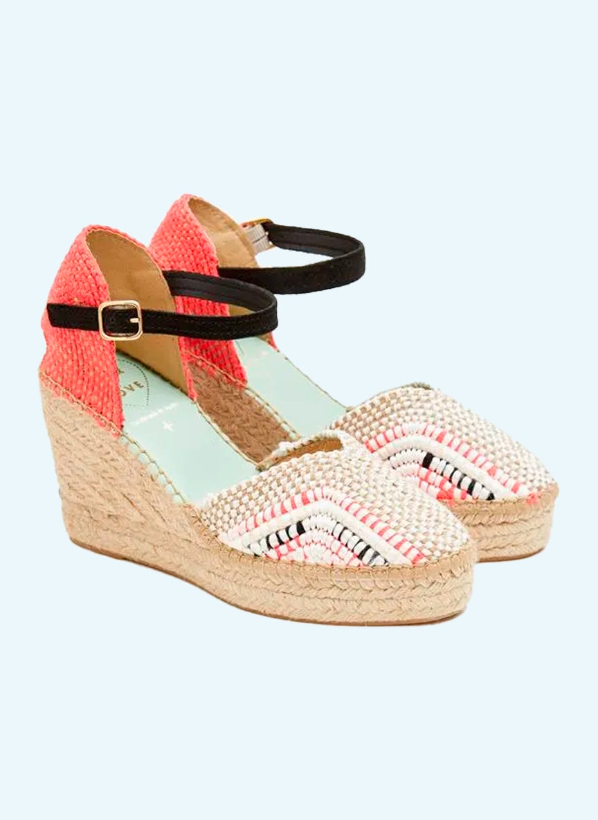 Alpargatas fuxia flúor con pulsera negra | Carinae 146