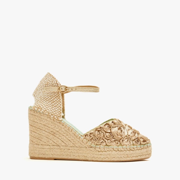 Cuñas beige de novia con flores | Carinae 148