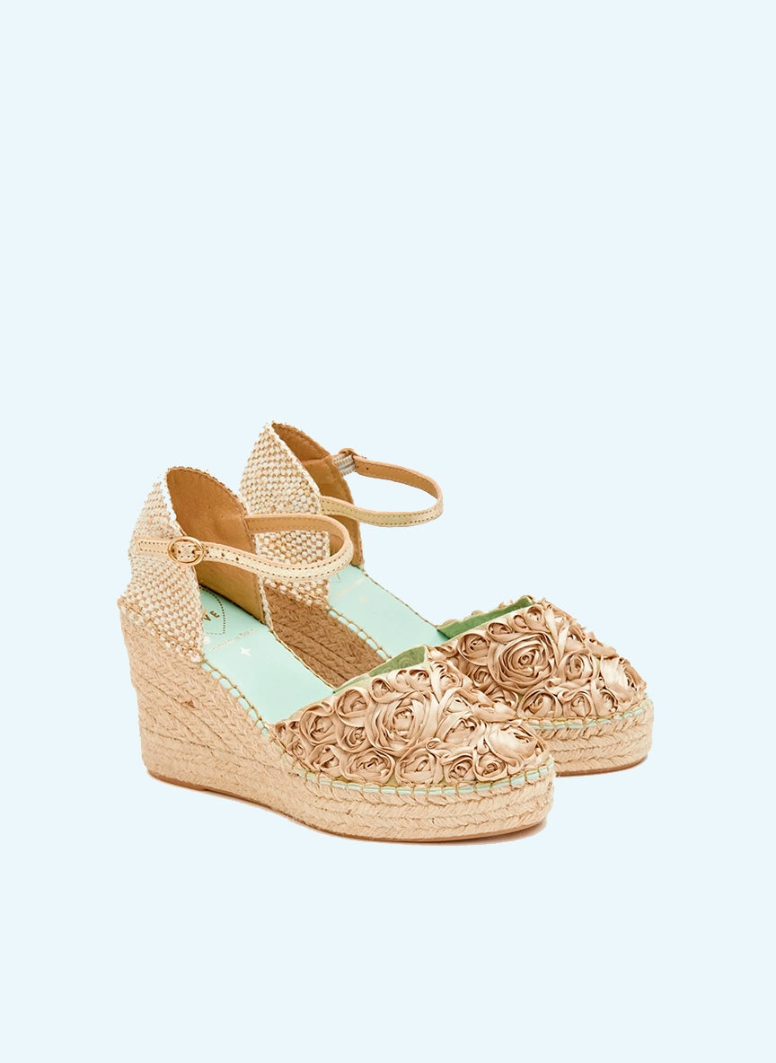 Cuñas beige de novia con flores | Carinae 148