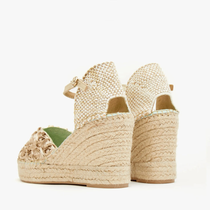 Cuñas beige de novia con flores | Carinae 148