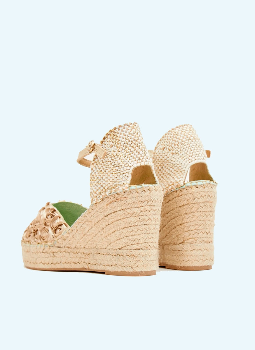 Cuñas beige de novia con flores | Carinae 148