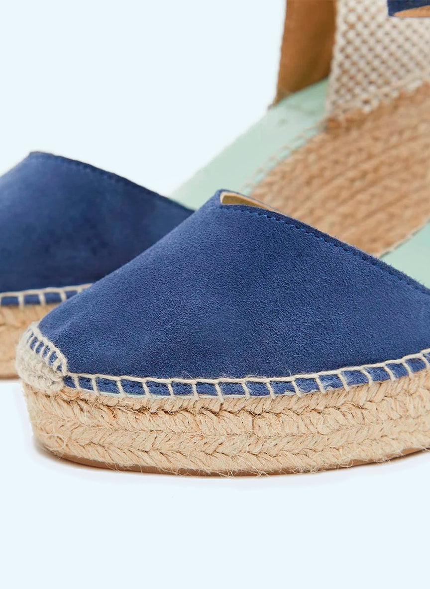 Alpargatas con hebilla cuña alta color azul báltico | Carinae