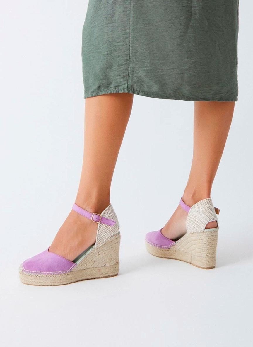 Alpargatas con pulsera cuña alta en tonos lila | Carinae