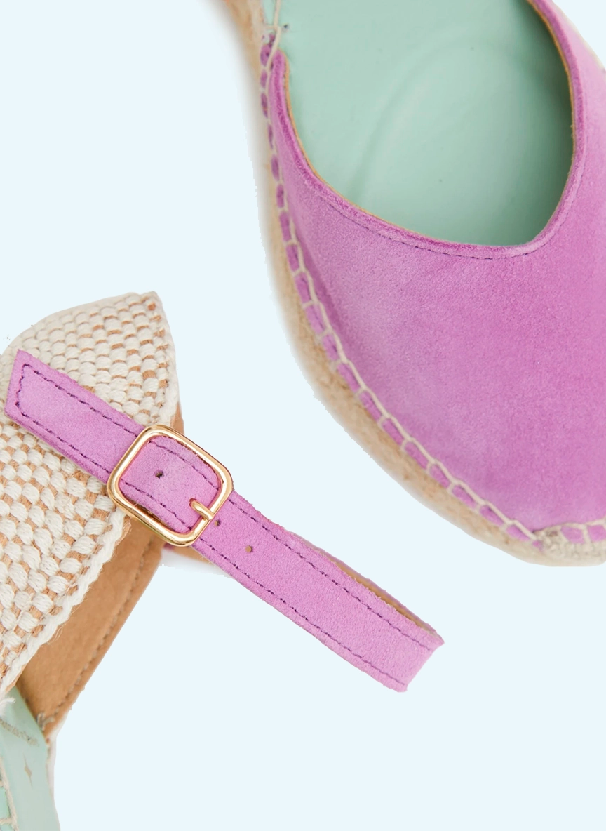 Alpargatas con pulsera cuña alta en tonos lila | Carinae