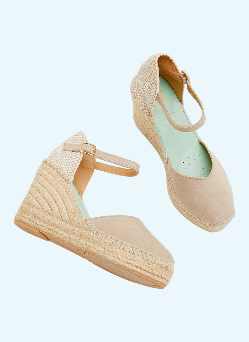 Alpargata cuña alta con hebilla color piedra | Carinae