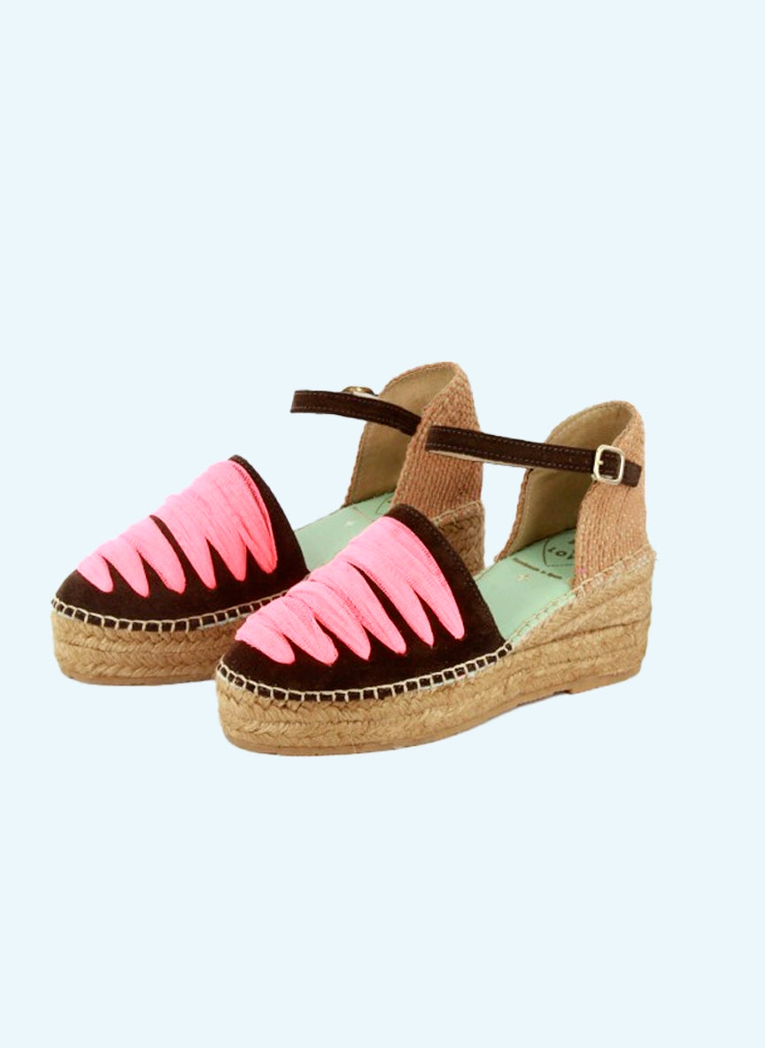 Alpargatas cuña media chocolate coral con hebilla |  Casiopea 13