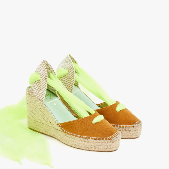 Alpargatas marrón canela y amarillo fluor | Celine 121