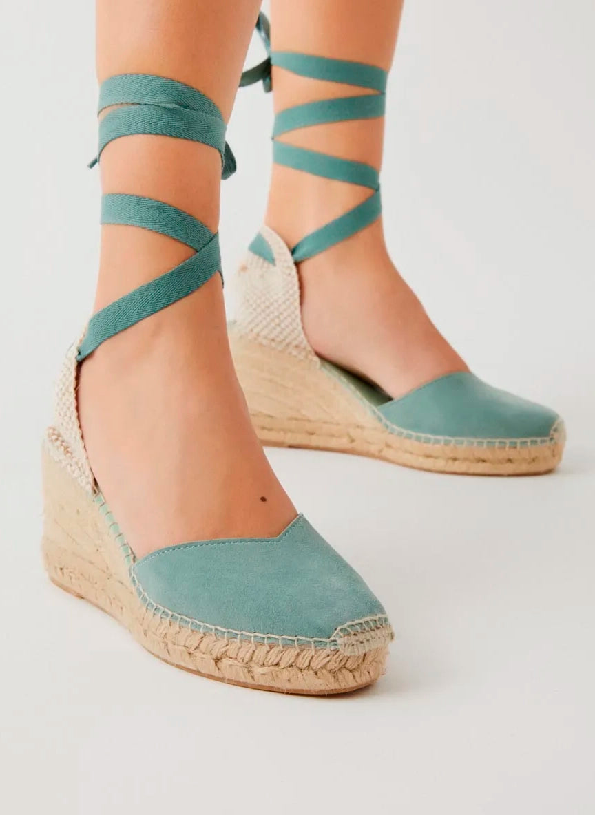 Alpargatas cuña media en color Malibú con cinta intercambiable | Columba