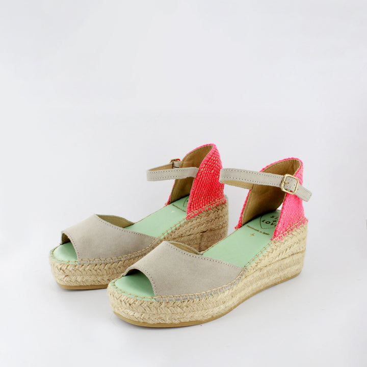 Alpargatas sandalias en tono gris con detalles fuxias | Dalim 52