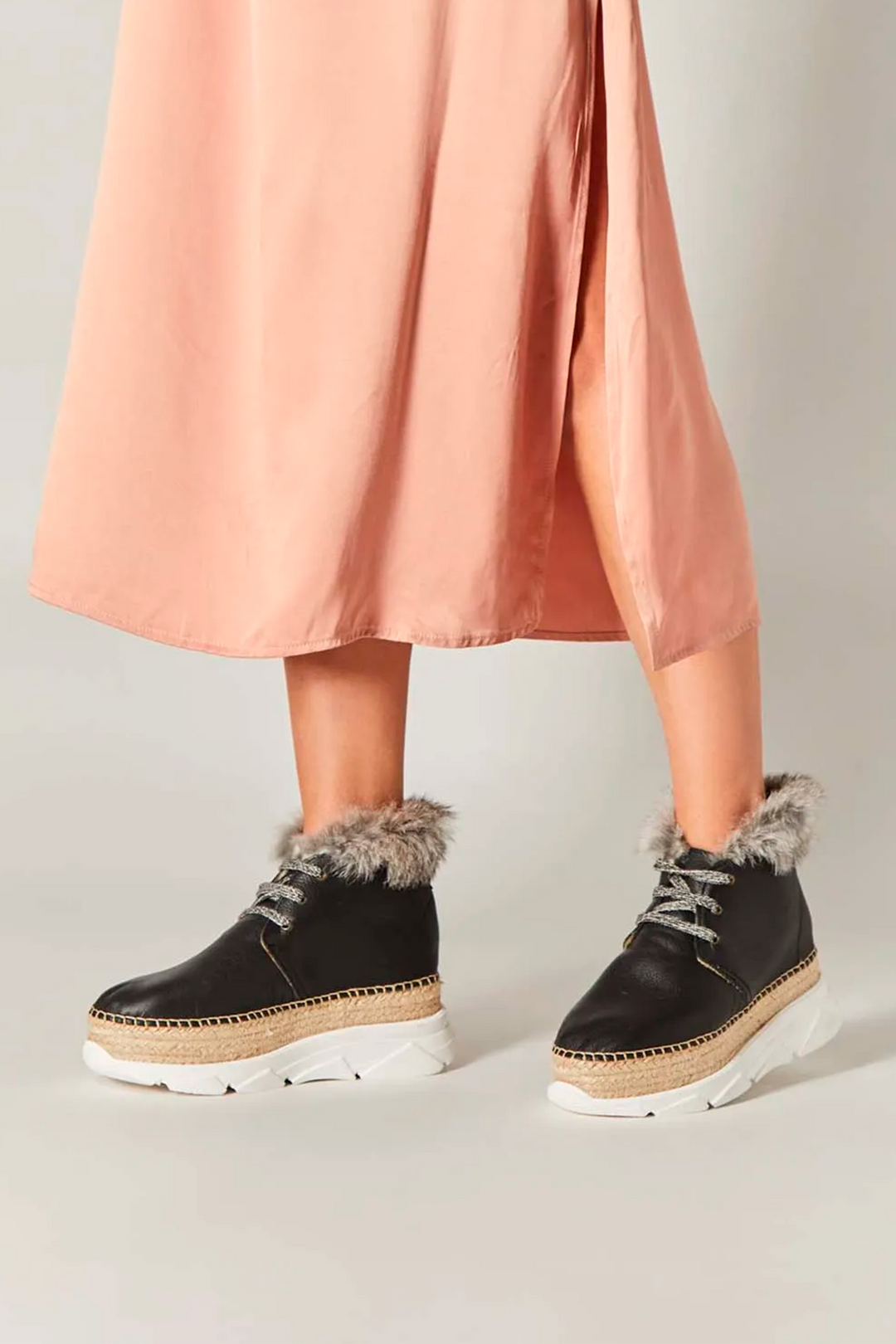 Botines en piel negra con pelo y suela innovadora | Draco 16