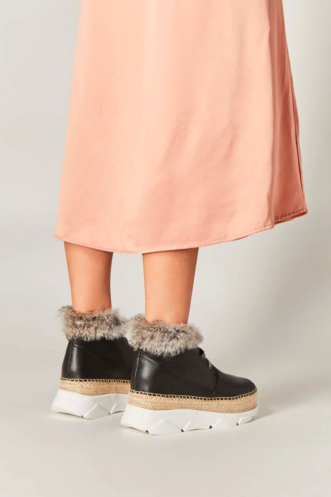 Botines en piel negra con pelo y suela innovadora | Draco 16