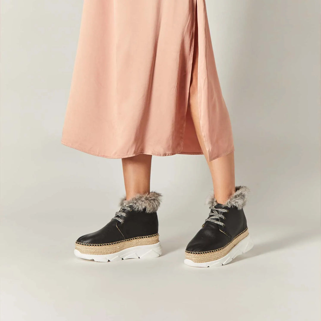 Botines en piel negra con pelo y suela innovadora | Draco 16