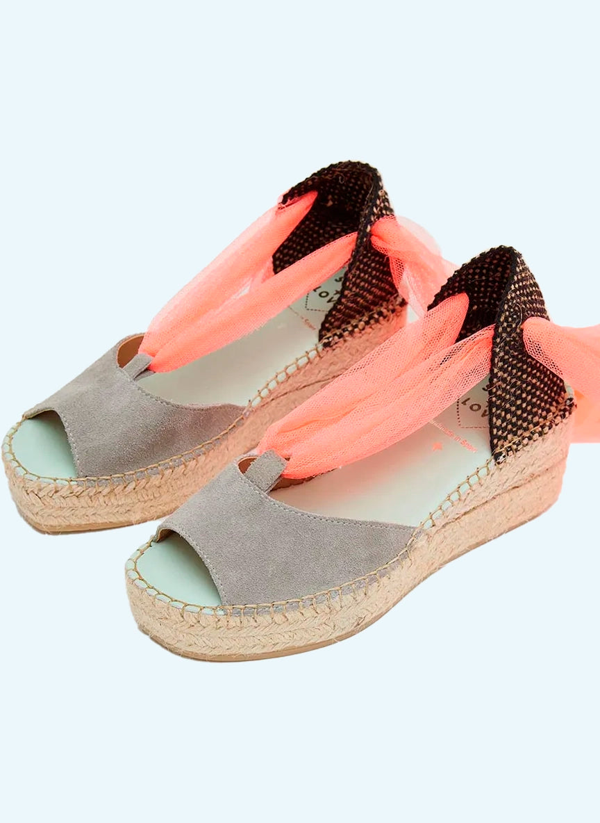 Alpargata con cuña media y cinta de tul color rosa coral | Enif 121