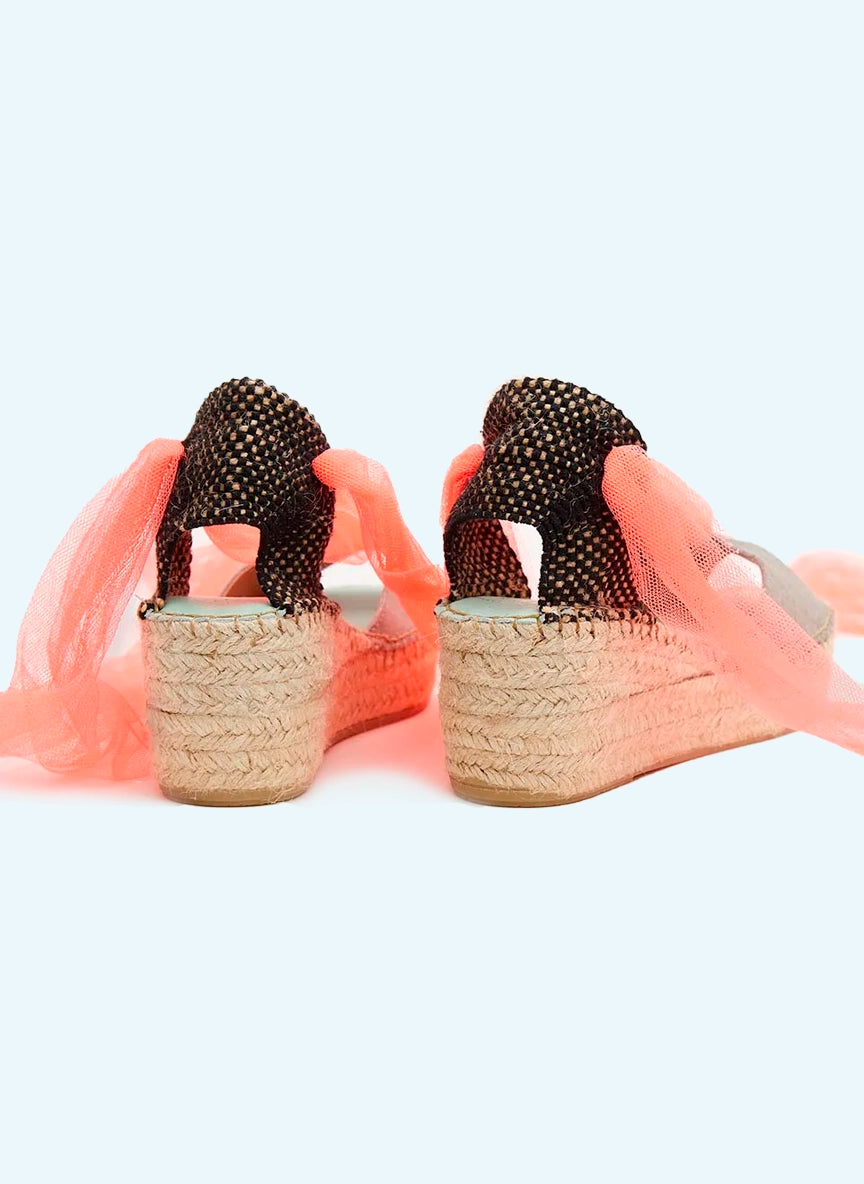Alpargata con cuña media y cinta de tul color rosa coral | Enif 121