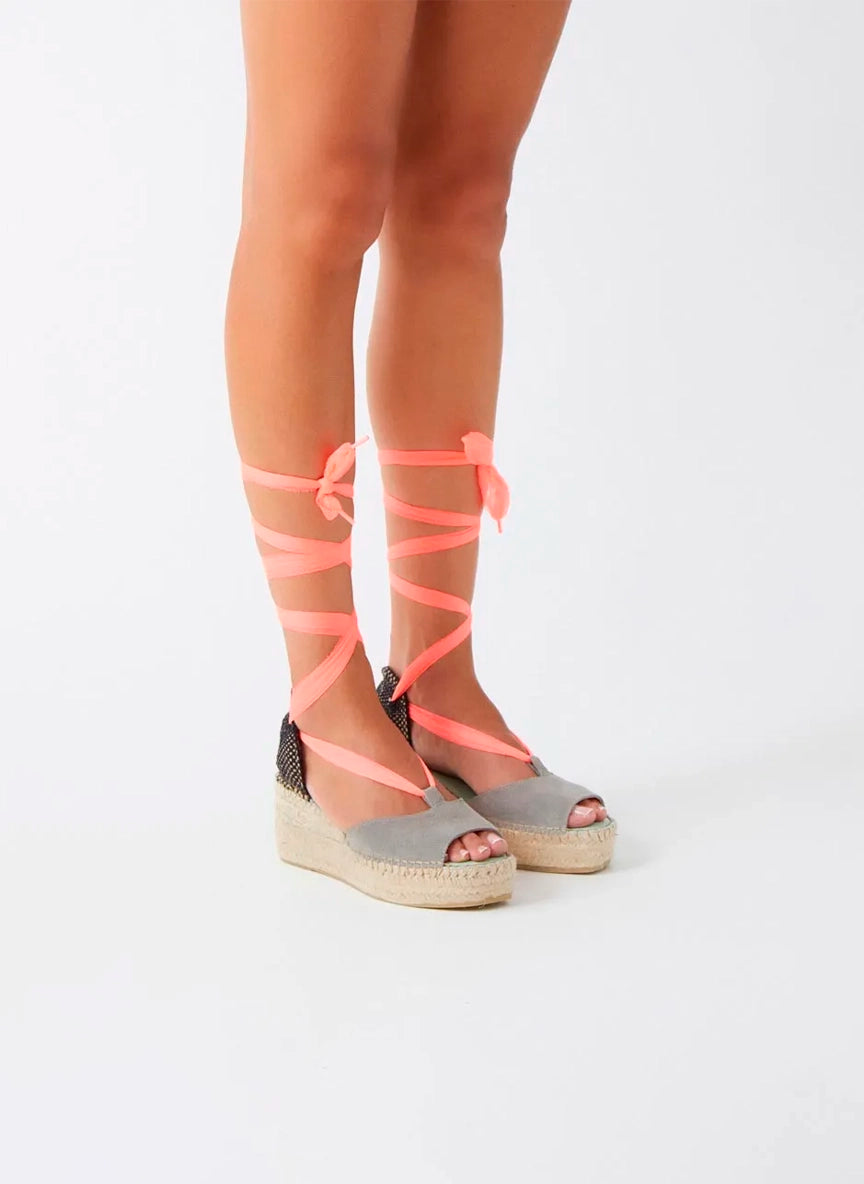 Alpargata con cuña media y cinta de tul color rosa coral | Enif 121
