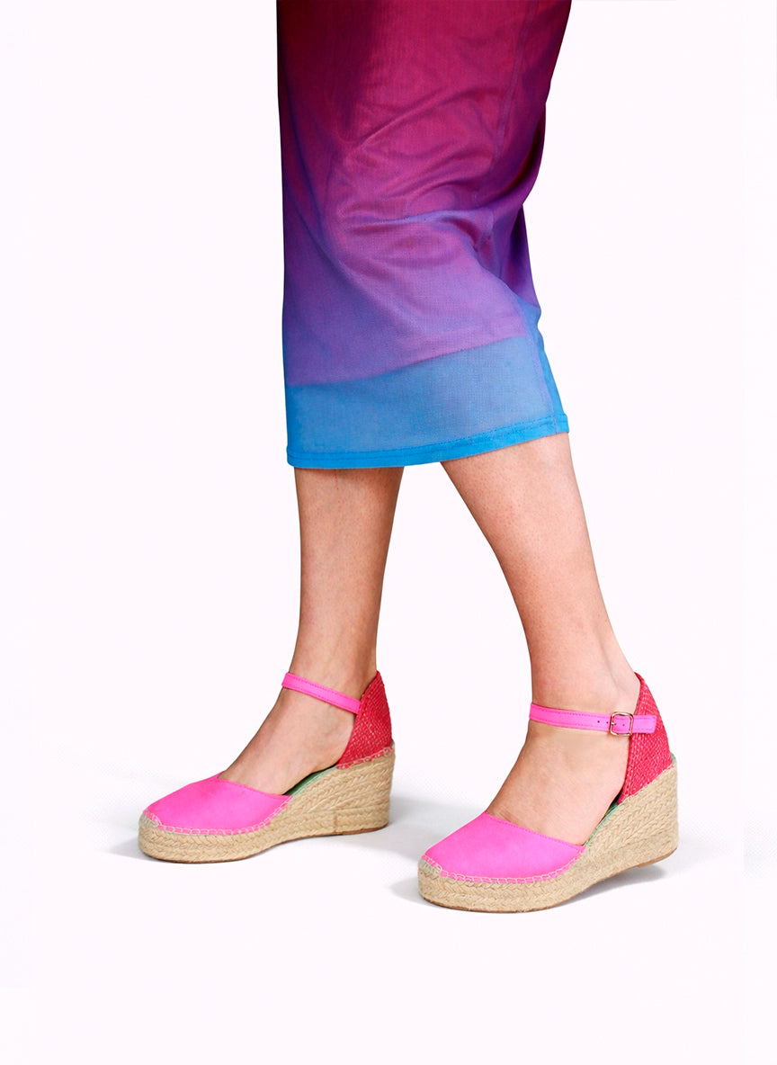Alpargatas fucsia fluor cuña media con hebilla | Libra 19