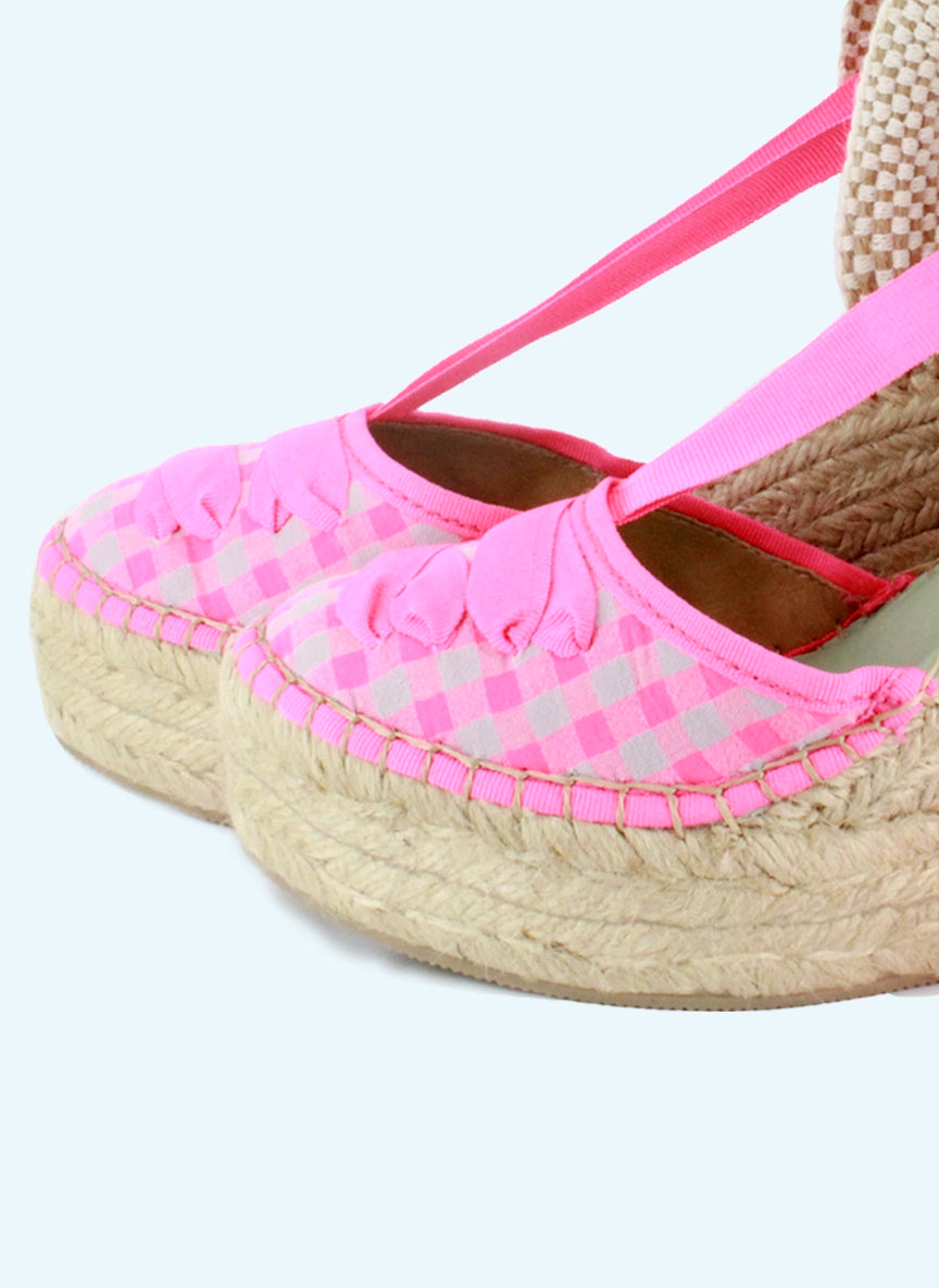 Alpargatas cuña alta vichy fuxia con cintas | Meridian 21