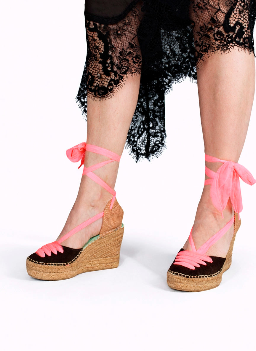 Alpargatas marrones con cinta coral | Meridian 13